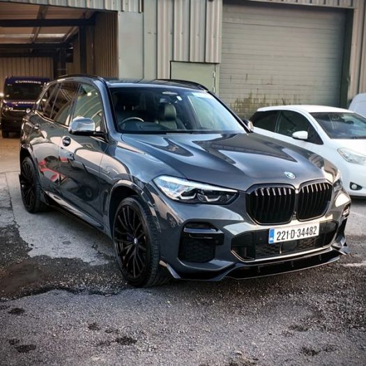 Completed paint correction and protection by Auto Refined (Car Valet Hero Dublin & Louth), showcasing the maximum reflection and shine of a vehicle ready to travel on Co. Dublin, Louth, Meath and Monaghan roads.
